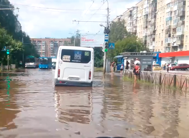 Рязанцы сняли на видео потоп в Канищеве после ливня