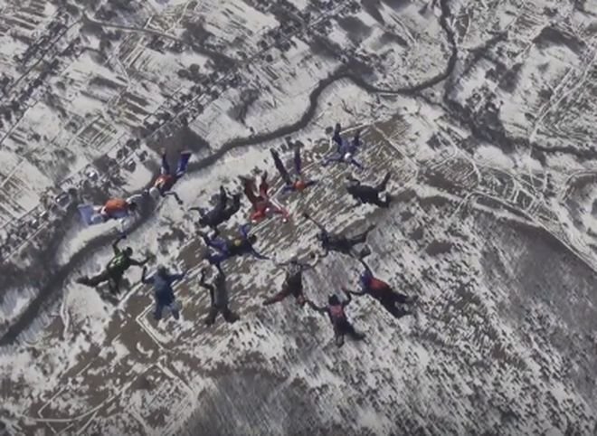 Воронежские парашютистки побили рекорд в небе над Рязанью