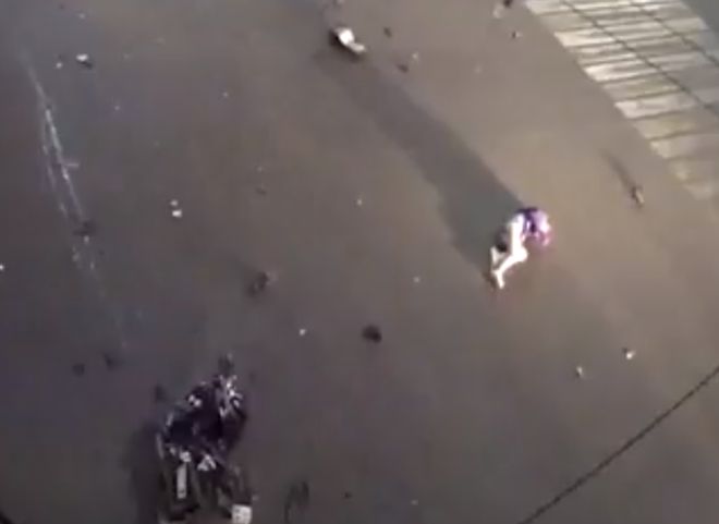Момент столкновения мотоцикла и легковушки в центре Рязани попал на видео