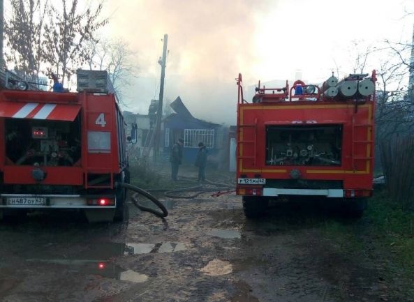 МЧС: пожар в Канищеве тушили 30 огнеборцев