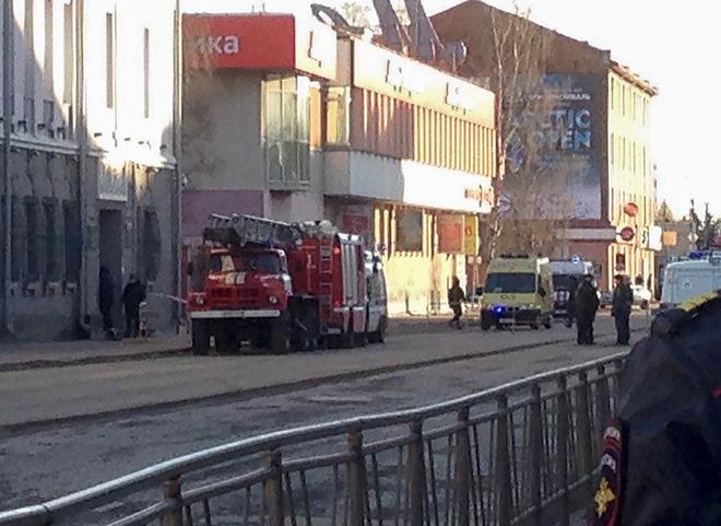 СК: бомбу в здание ФСБ в Архангельске пронес подросток