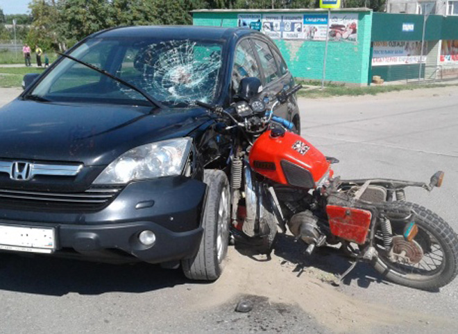 В Михайловском районе Honda сбила двоих подростков на мотоцикле