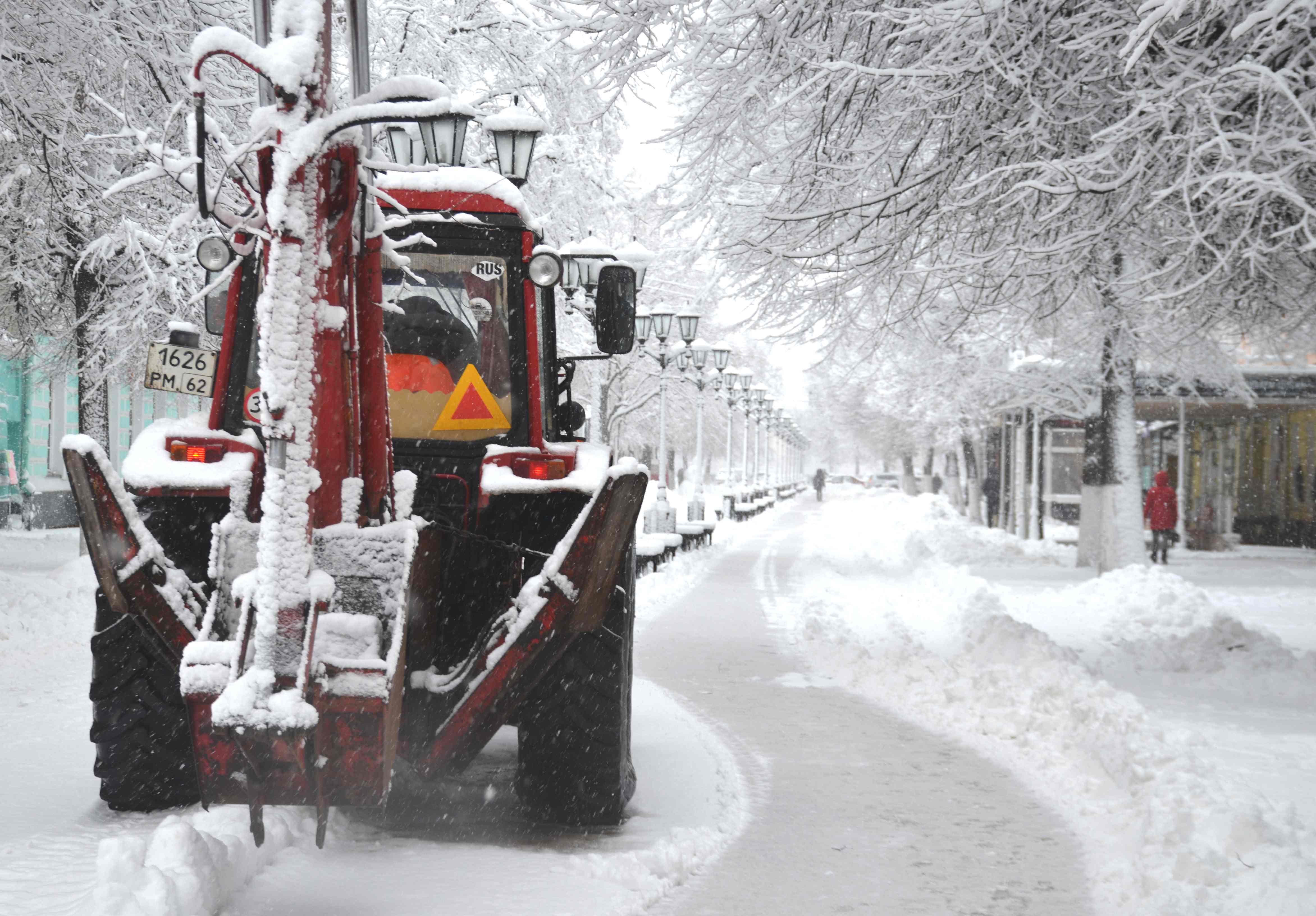Власти Рязани арендуют 38 самосвалов для вывоза снега