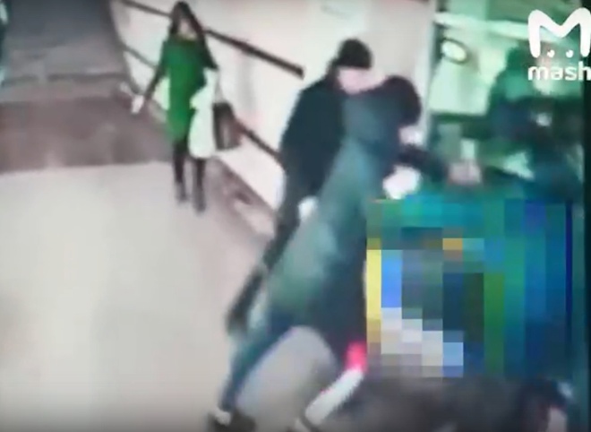 В московском метро избили заступившегося за пару мужчину
