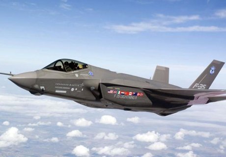 США приостановили полеты новейшего истребителя F-35