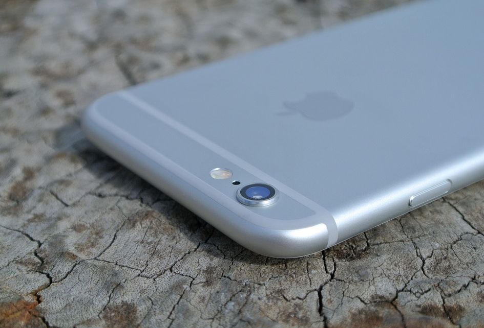 Apple сэкономит на экранах для iPhone