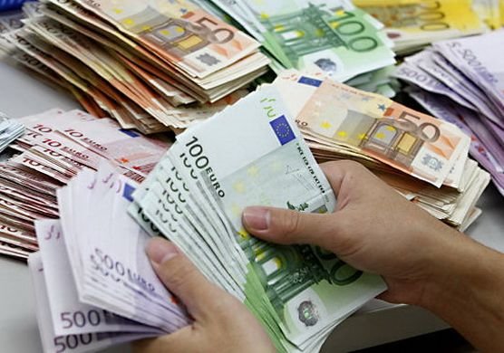 Курс евро приблизился к отметке в 71 рубль