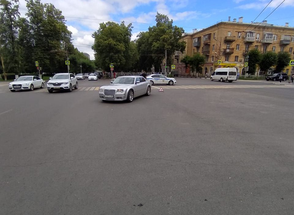Девушка, попавшая под машину на улице Есенина, нарушила ПДД