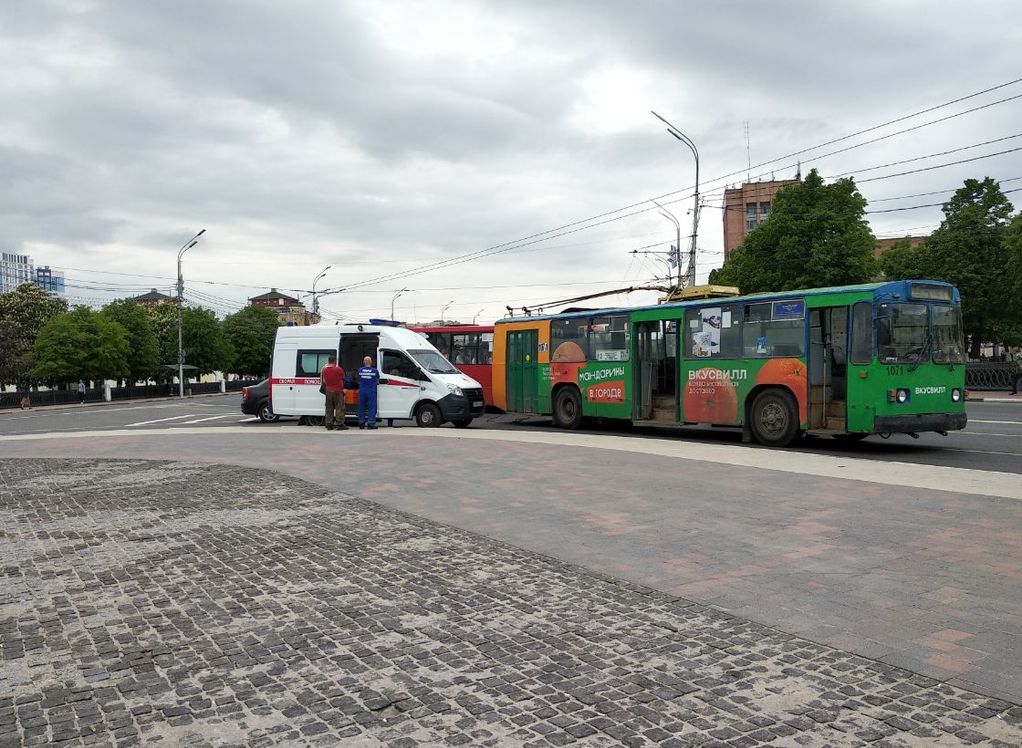 В рязанском троллейбусе произошел конфликт между пассажирами, есть пострадавший
