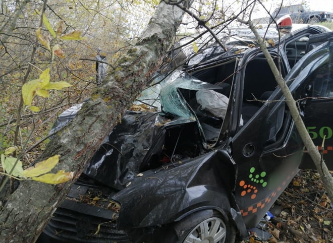 Под Рязанью разбился насмерть 38-летний водитель такси