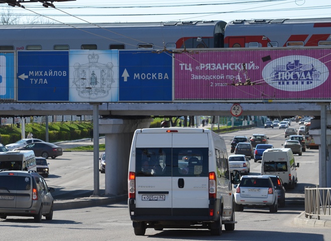 Движение под путепроводом на Московском шоссе снова ограничат