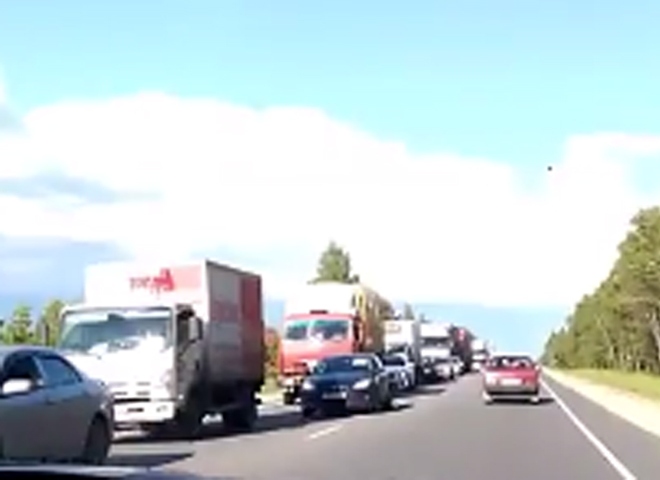 Под Рязанью из-за ремонта дороги образовалась многокилометровая пробка (видео)