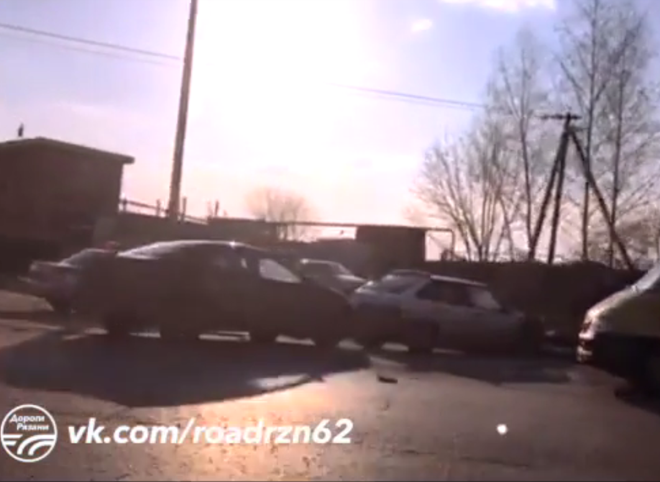 На улице Зубковой  произошло ДТП, водитель «девятки» скрылся с места аварии