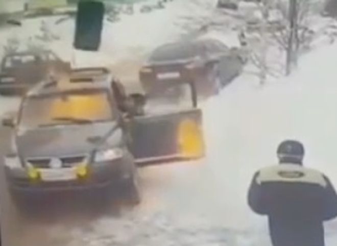 В Татарстане взорвался автомобиль с водителем внутри (видео)