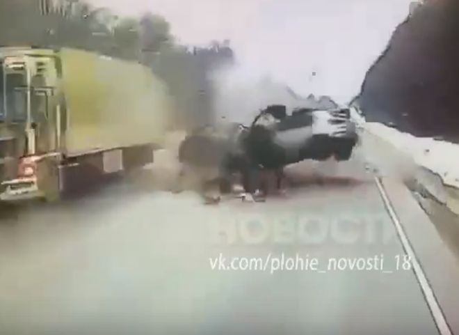 Момент ДТП с четырьмя погибшими на трассе М5 между Рязанью и Москвой попал на видео