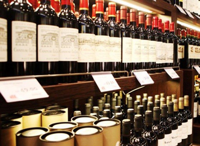 Продажи алкоголя в России снизились в январе-августе на 21%
