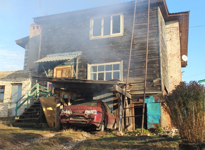 В Касимове при пожаре в историческом здании эвакуировали жителей соседних домов
