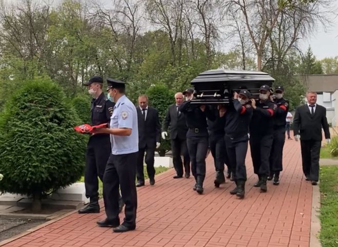 Опубликовано видео с похорон экс-начальника рязанского УВД Ивана Перова