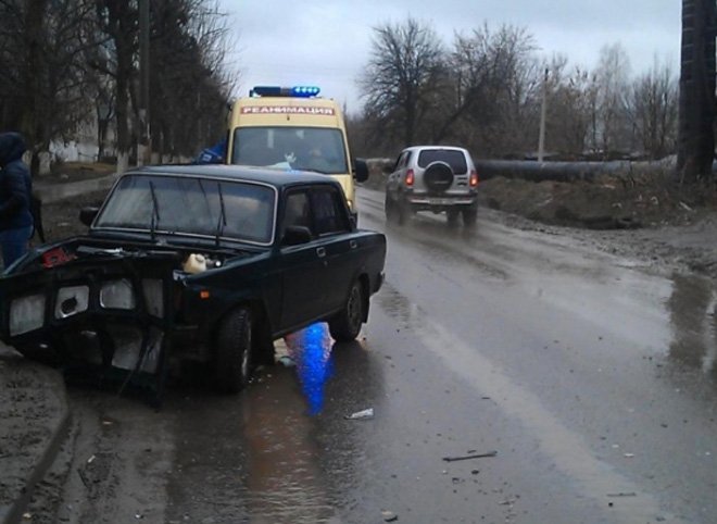 В Дашково-Песочне столкнулись ВАЗ-2114 и «Жигули», пострадали два человека