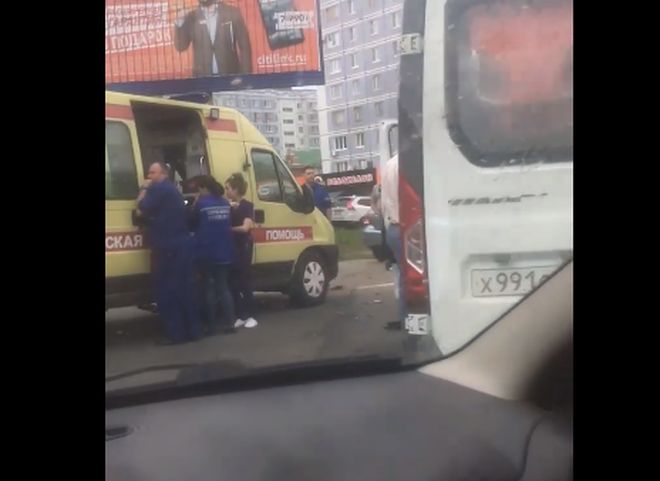 На улице Есенина произошло ДТП с пострадавшими