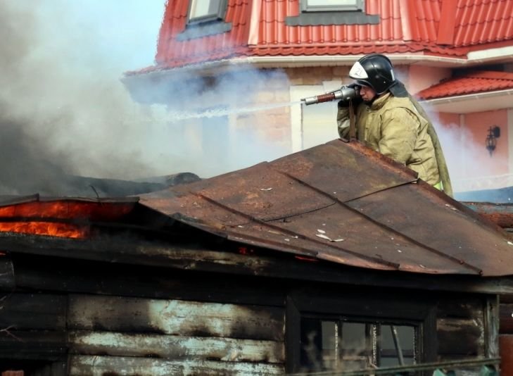 В Солотче сгорели два жилых дома