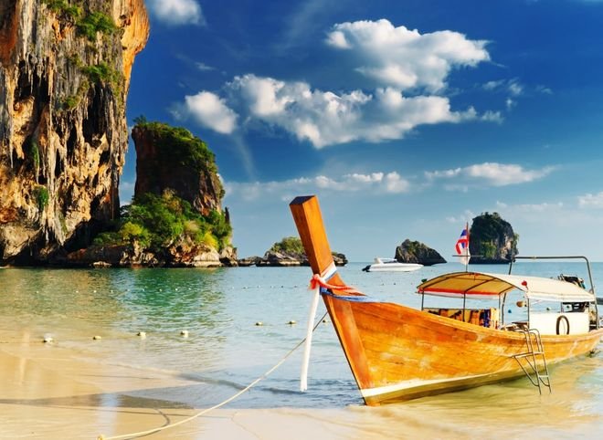 В Таиланде запретят курить на популярных у туристов пляжах