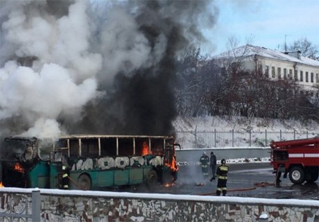 На автовокзале Владимира за пять минут сгорел автобус (фото)