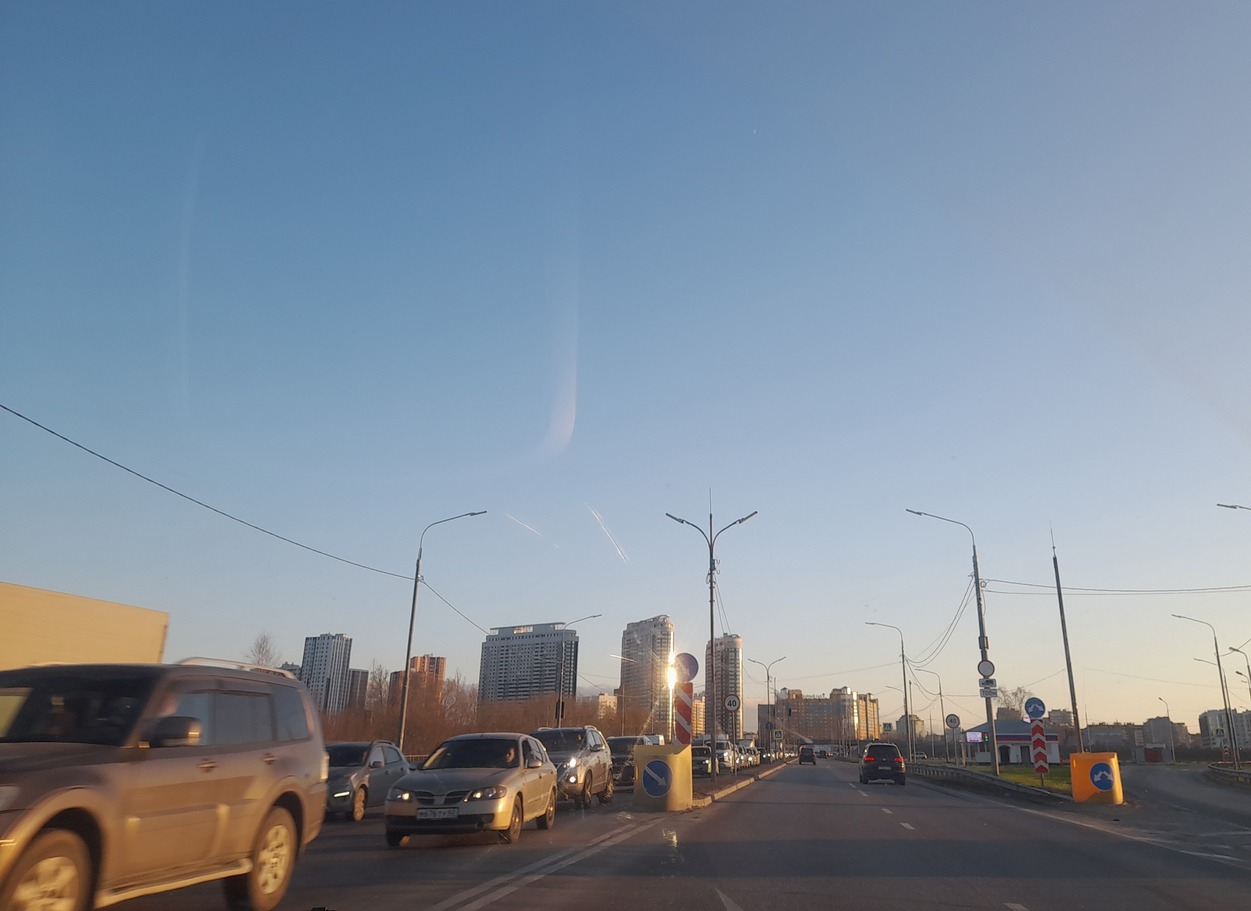 На Солотчинском шоссе образовалась большая пробка из-за замены колеса