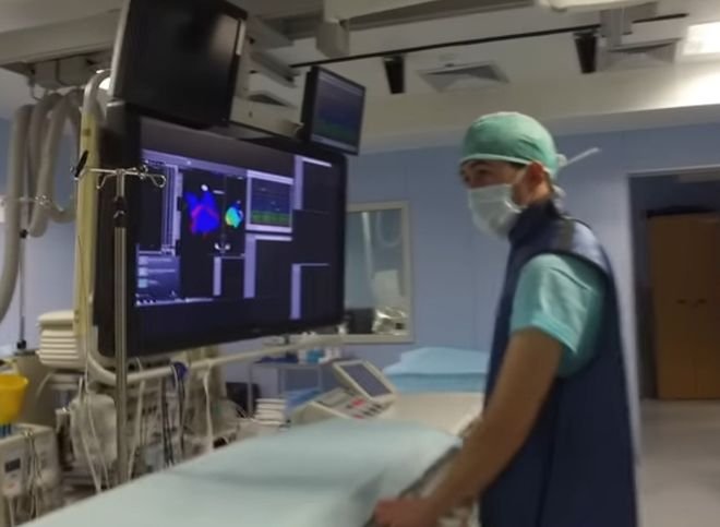 Видео: новосибирские хирурги превратились в манекенов прямо в операционных