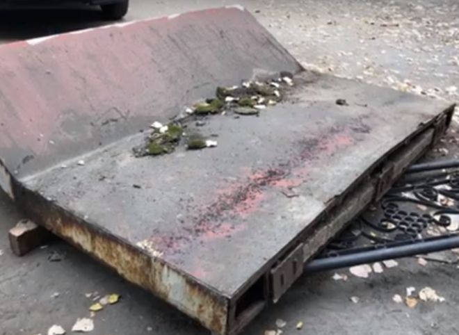 Мужчина, на которого упал бетонный козырек на Комбайновом заводе, скончался