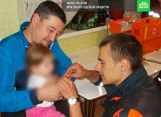 Спиннер с пальца ребенка под Вологдой снимали спасатели и врачи