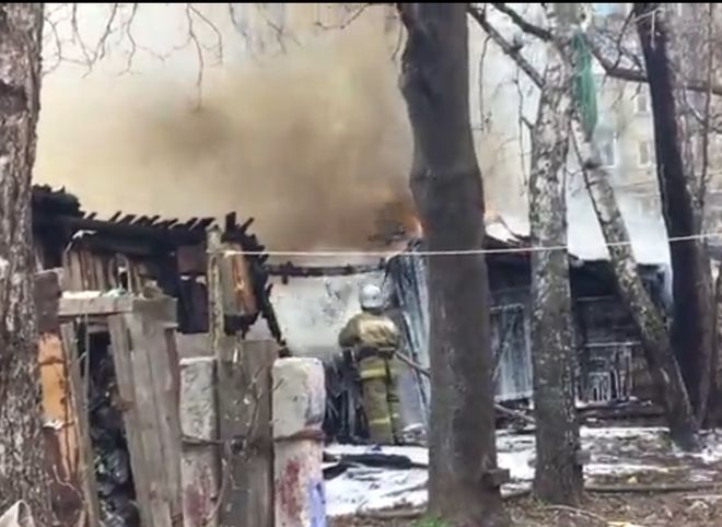 Пожар в центре Рязани засняли на видео с близкого расстояния