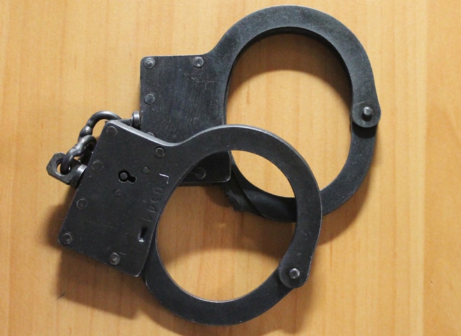 Рязанец заявил, что полицейские надели на него наручники из-за отсутствия маски