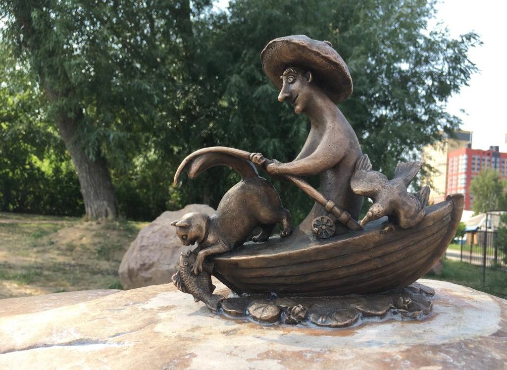 В Канищеве установили скульптуру «гриба-рыбака»