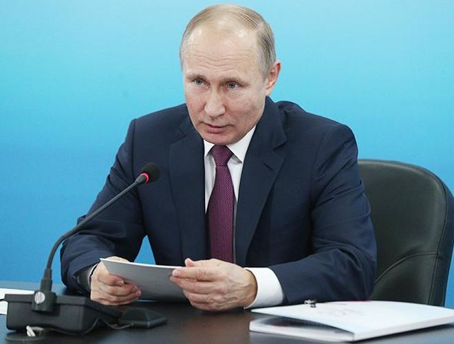 Путин подписал закон о повышении минимальной зарплаты до прожиточного минимума