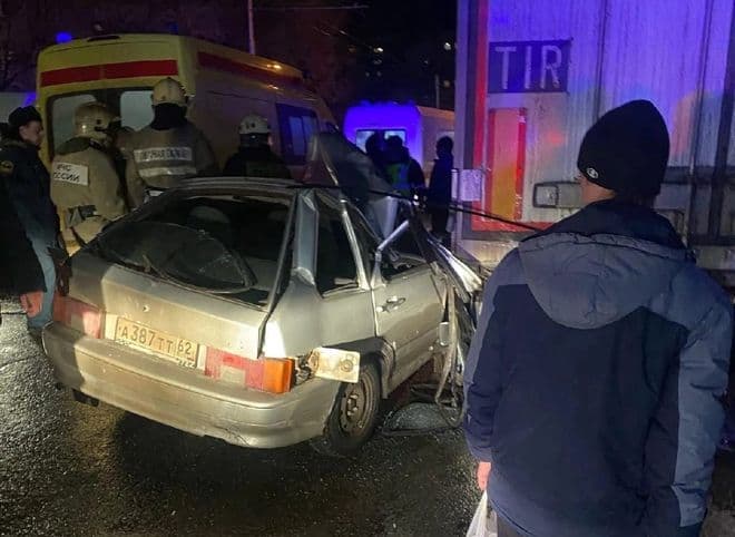 В ДТП с фурой и легковушкой в Канищеве пострадали двое мужчин
