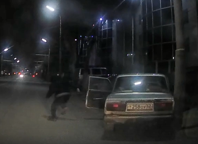Полицейские задержали 15-летних угонщиков, врезавшихся в столб на улице Гагарина