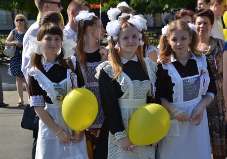 Рязанские выпускники прошли по городу маршем