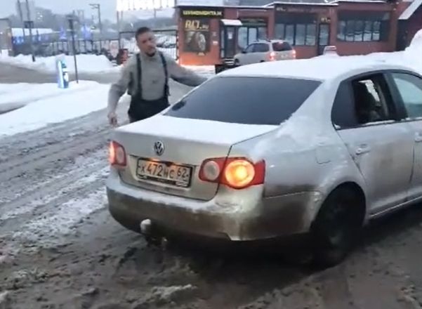 В Рязани сняли на видео агрессивного водителя