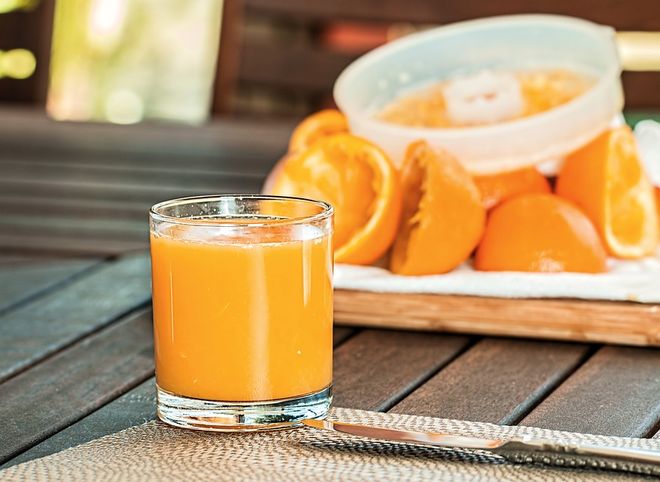 Ученые рассказали об опасности фруктового сока