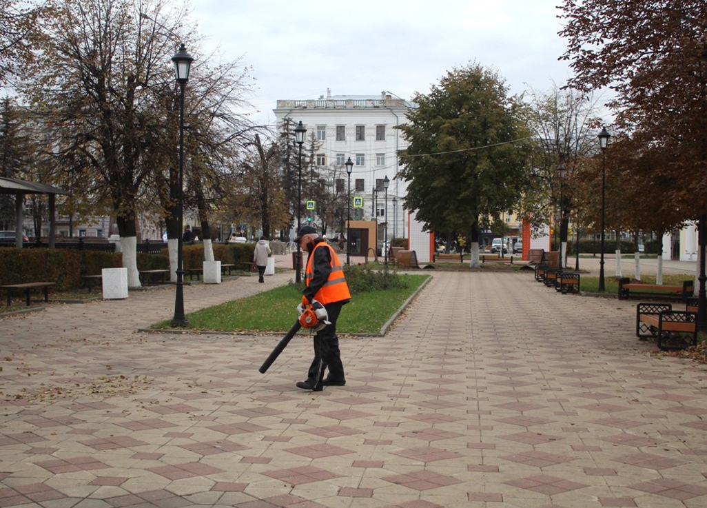 В Рязани продолжается уборка городских территорий