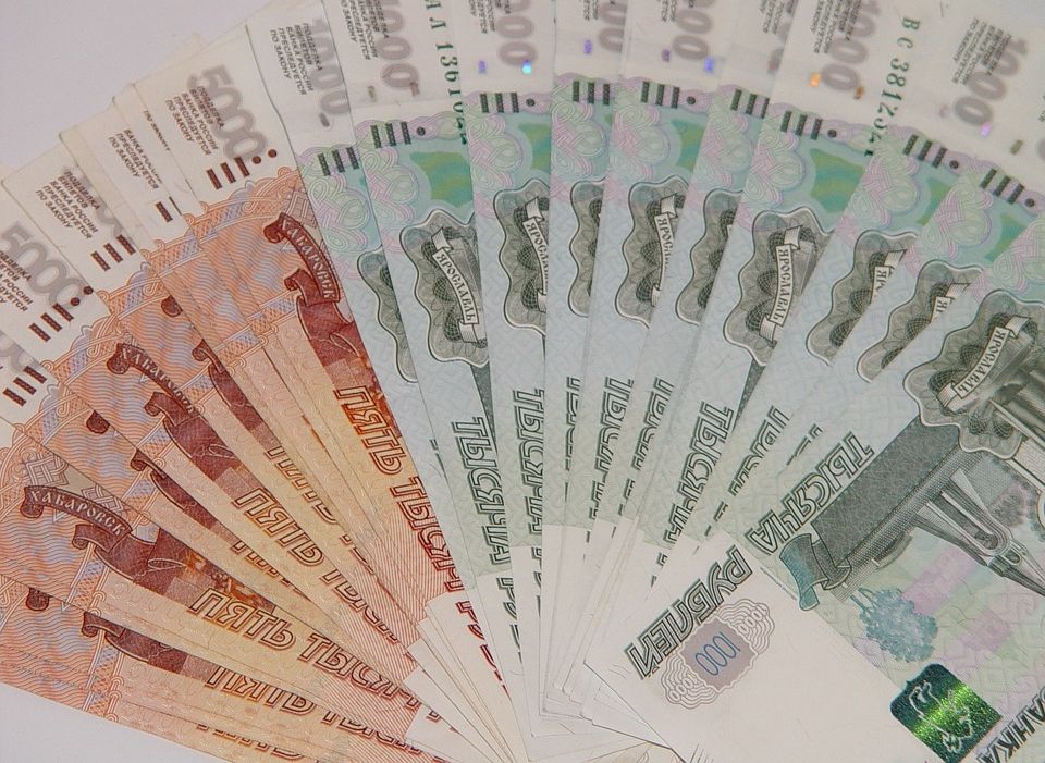 Рубль укрепился на фоне повышения ключевой ставки ЦБ