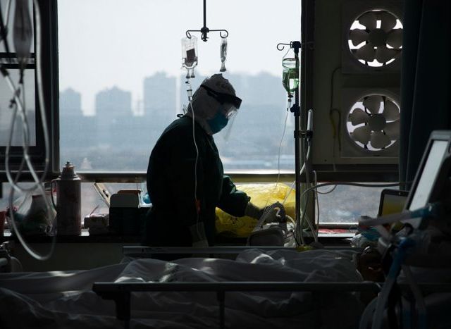 В Китае за сутки от коронавируса умерли 97 человек
