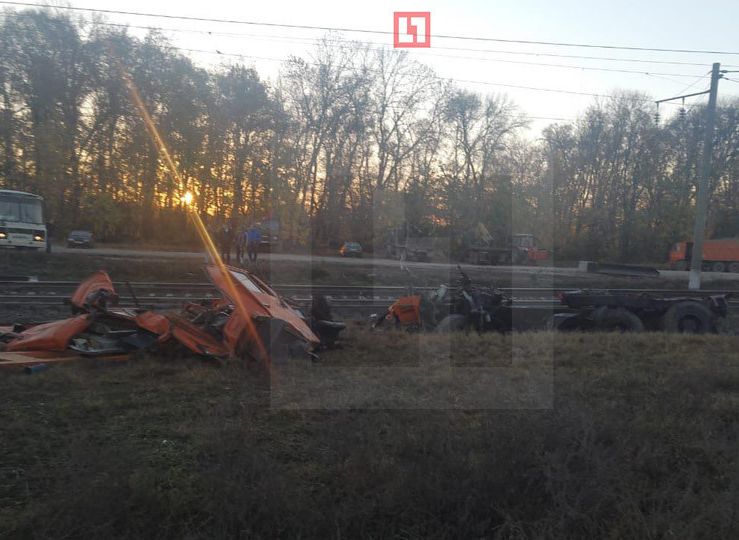 В Краснодарском крае поезд столкнулся с грузовиком