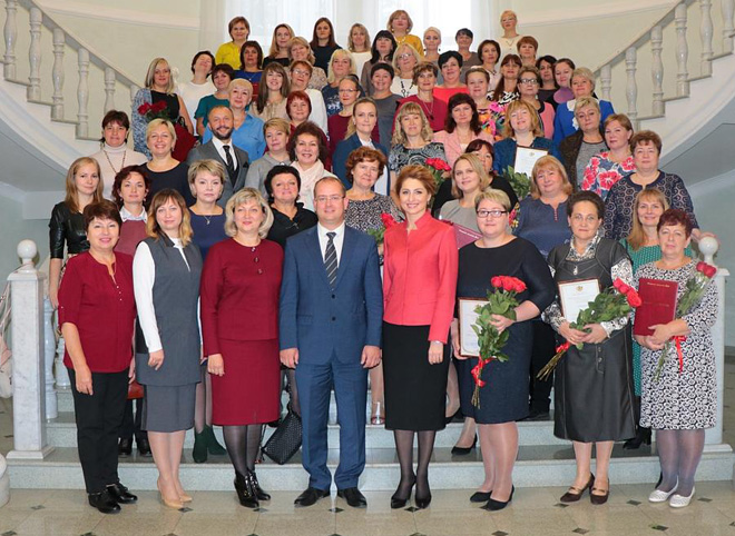 Карабасов поздравил работников сферы дошкольного образования