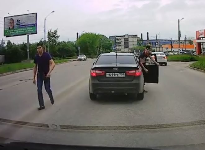 Полиция начала проверку после видео с неадекватным водителем на Зубковой
