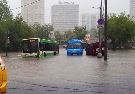 200 человек эвакуированы с подтопленных участков в Москве