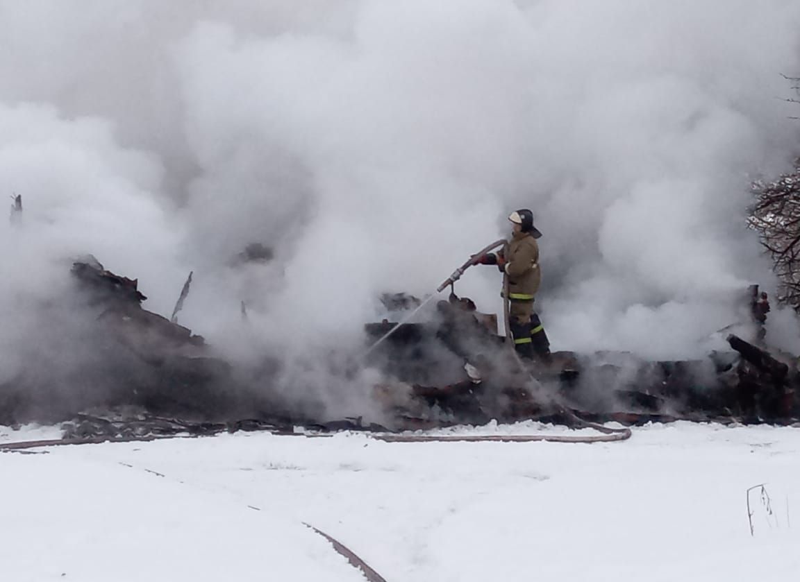 В Михайловском районе сгорел жилой дом