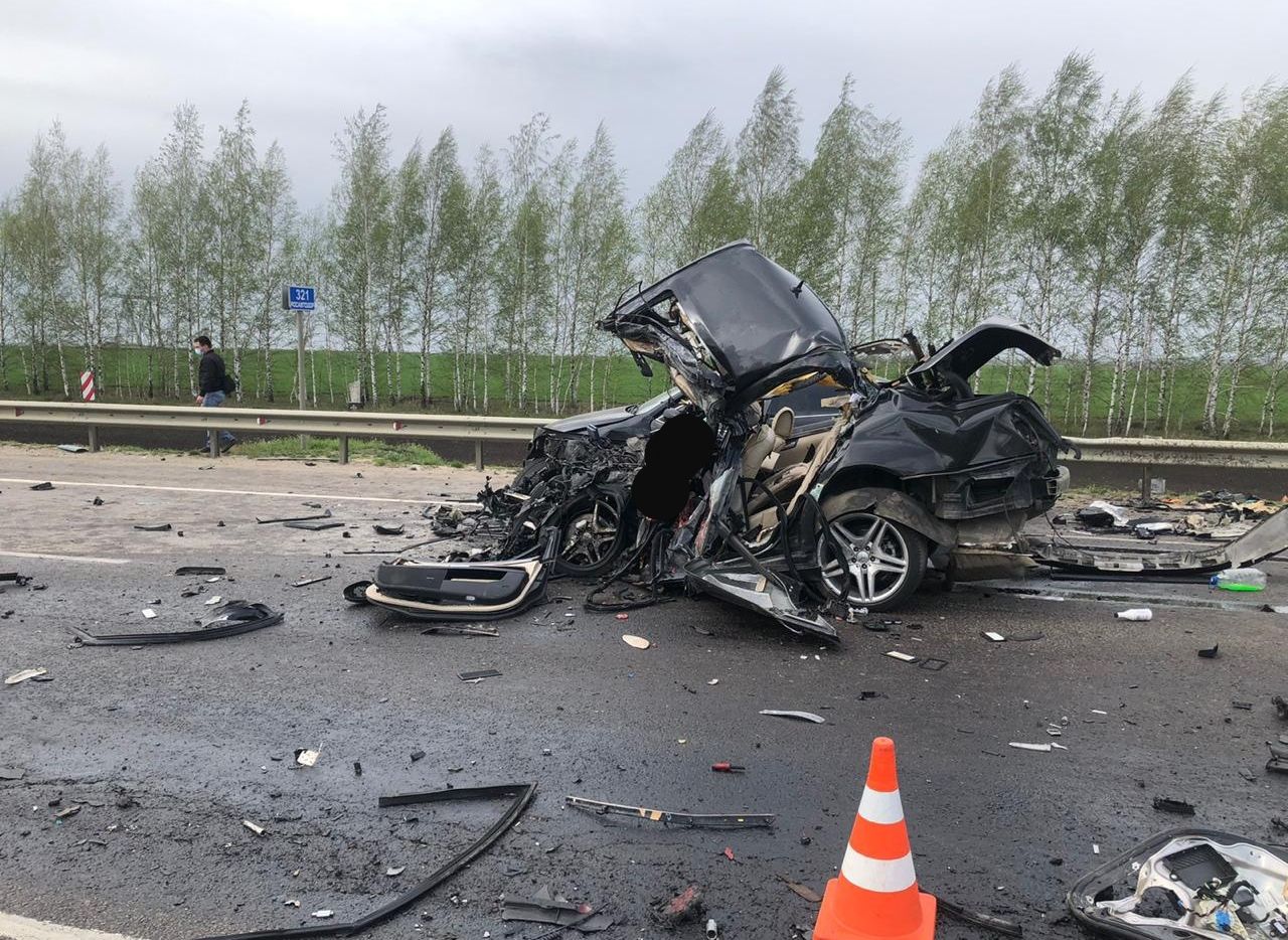 В ДТП на трассе М6 в Рязанской области погиб водитель Mercedes