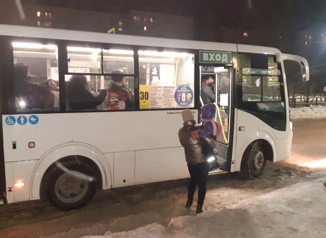 Власти продолжат взаимодействие с жителями Недостоева по вопросам транспорта